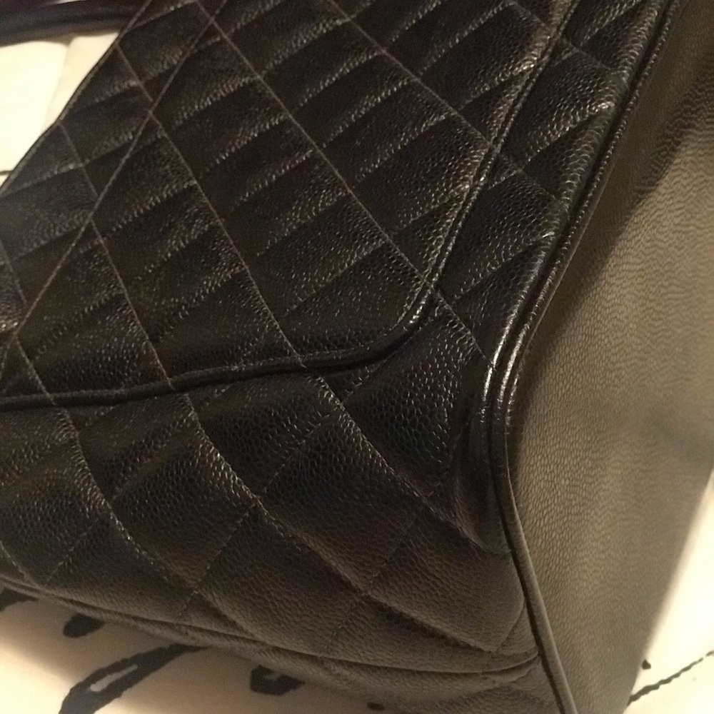Chanel medallion - Picture 3 of 8